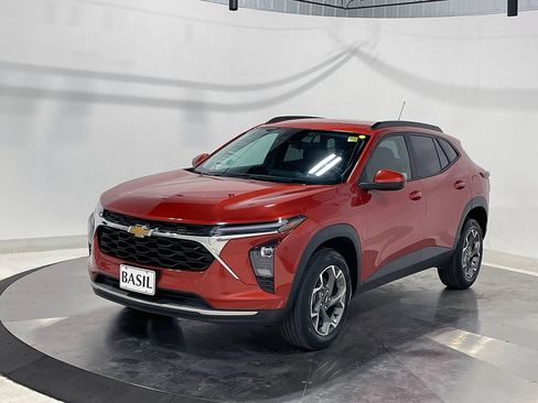 Used 2024 Chevrolet Trax LT FWD image 8