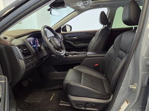 Used 2023 Nissan Rogue Platinum FWD image 12