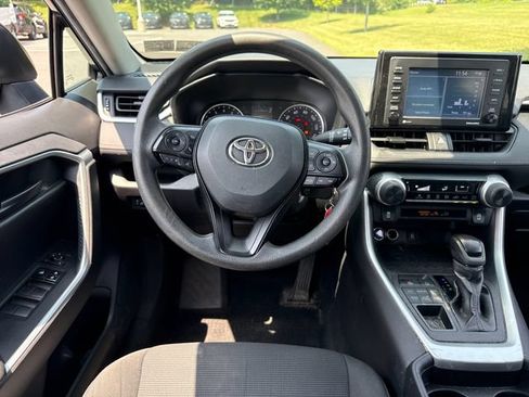 Used 2021 Toyota RAV4 LE AWD/4WD image 20