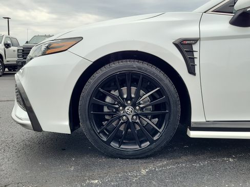 Used 2022 Toyota Camry XSE FWD image 10