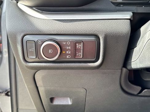 Used 2023 Ford Explorer XLT w/ Equipment Group 202A image 32