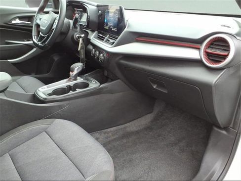 Used 2024 Chevrolet Trax RS image 24