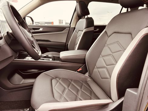 Certified 2025 Volkswagen Atlas Peak Edition SE image 22