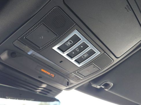 Used 2023 Land Rover Discovery HSE R-Dynamic AWD/4WD image 27