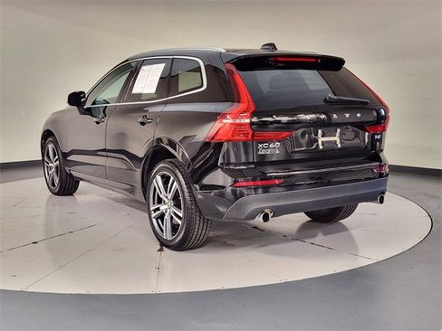 Used 2018 Volvo XC60 T6 Momentum w/ Convenience Package image 6