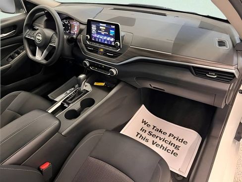 Used 2025 Nissan Altima 2.5 SV FWD image 13