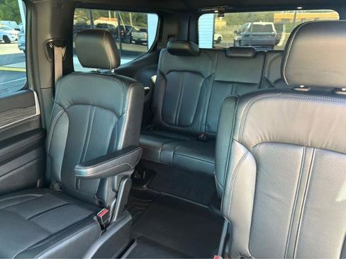 Used 2022 Jeep Wagoneer Series III w/ Premium Group I image 18