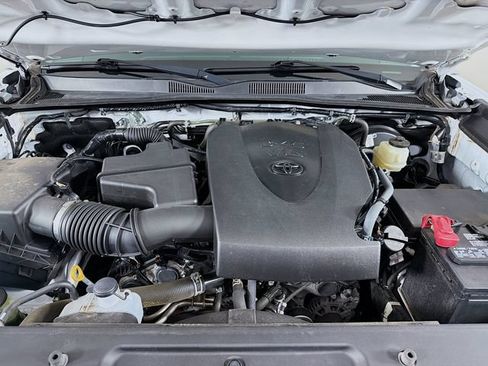Used 2022 Toyota Tacoma SR5 w/ Technology Package RWD image 33