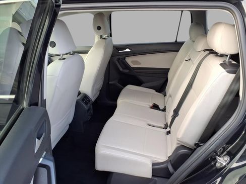 Used 2021 Volkswagen Tiguan SE image 11