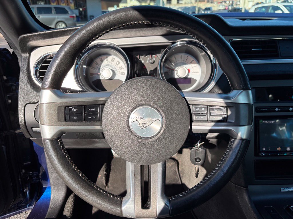 Used 2012 Ford Mustang GT Premium w/ HID Headlamps & Security Pkg RWD image 32