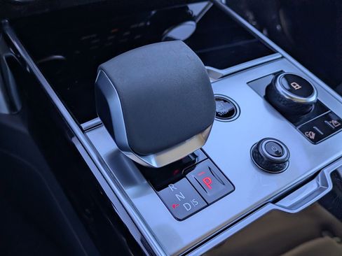 Certified 2023 Land Rover Range Rover SE image 16