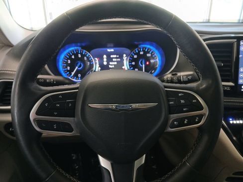 Used 2021 Chrysler Pacifica Touring-L w/ Premium & Safety Sphere Group AWD/4WD image 23