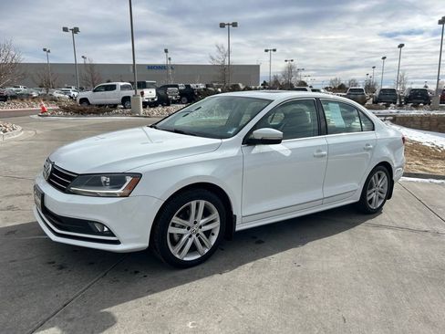 Used 2017 Volkswagen Jetta SEL image 3