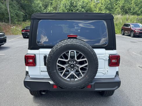 Used 2025 Jeep Wrangler Unlimited Sahara AWD/4WD image 6