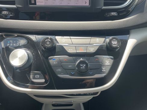 Used 2023 Chrysler Voyager LX FWD image 24