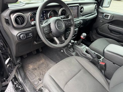 Used 2023 Jeep Gladiator Sport AWD/4WD image 18
