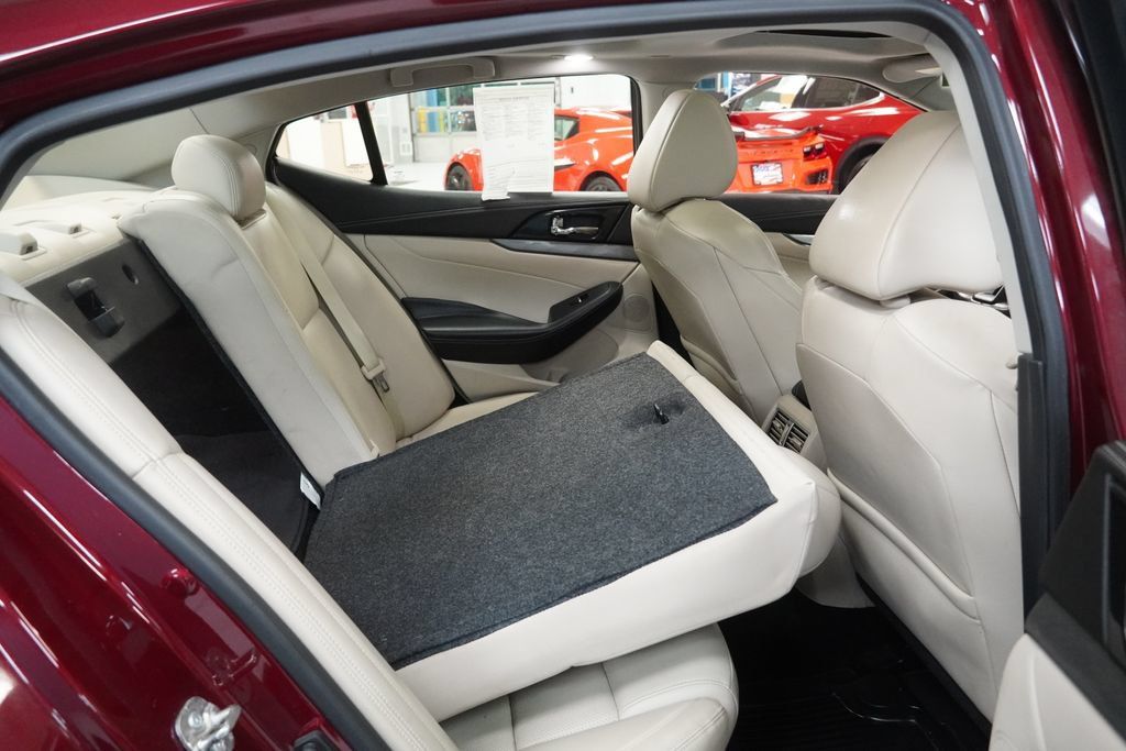 Used 2018 Nissan Maxima 3.5 SL FWD image 32