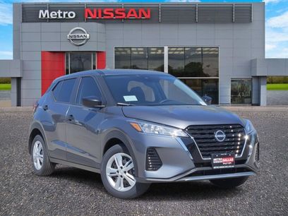 New 2025 Nissan Kicks Play S