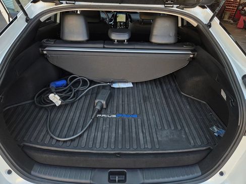 Used 2022 Toyota Prius Prime XLE FWD image 25