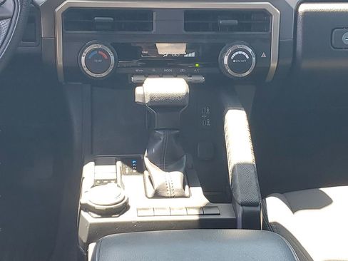 Certified 2025 Toyota Tacoma SR5 AWD/4WD image 14