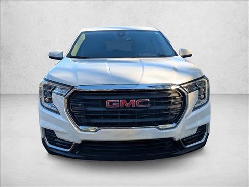 Used 2024 GMC Terrain SLE image 2