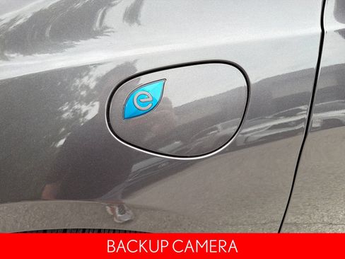 Used 2023 Chrysler Pacifica Touring-L FWD image 12