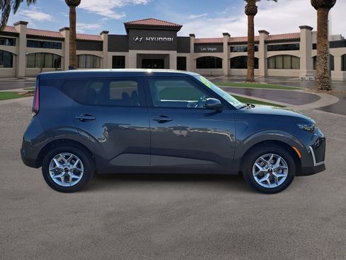 Used 2025 Kia Soul LX w/ LX Technology Package FWD image 9