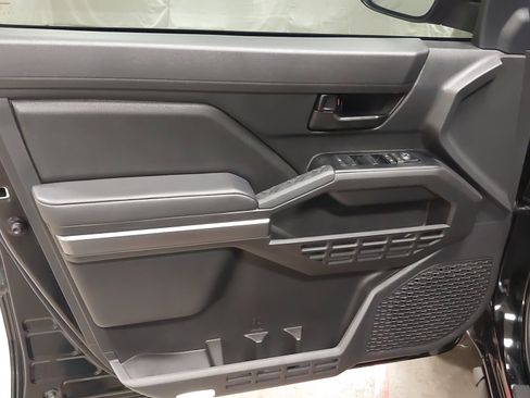 Used 2025 Toyota Tacoma SR5 AWD/4WD image 24