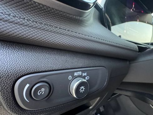 Used 2025 Chevrolet TrailBlazer LT w/ LT Cold Weather Package FWD image 6