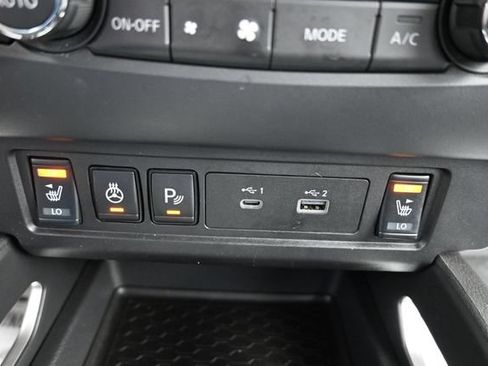 Used 2022 Nissan Frontier SV AWD/4WD image 13