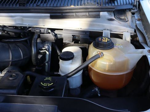 Used 2009 Ford E-350 and Econoline 350 Super Duty Wagon image 40