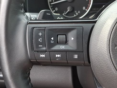 Used 2025 Nissan Pathfinder SL AWD/4WD image 22