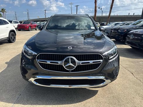 Used 2025 Mercedes-Benz GLC 300 4MATIC image 2