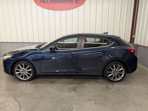 Used 2018 MAZDA MAZDA3 Touring FWD image 16