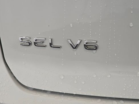 Used 2020 Volkswagen Atlas Cross Sport SEL image 32