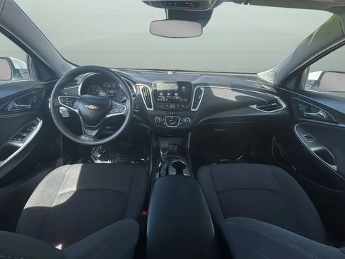 Used 2025 Chevrolet Malibu LS FWD image 9