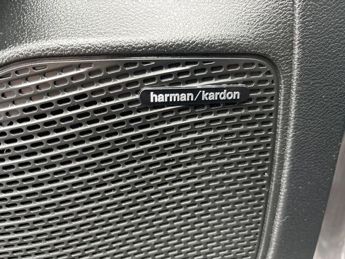 Used 2019 Chrysler Pacifica Touring-L Plus w/ S Appearance Package image 18