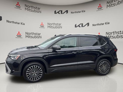Used 2025 Volkswagen Taos SE FWD image 2