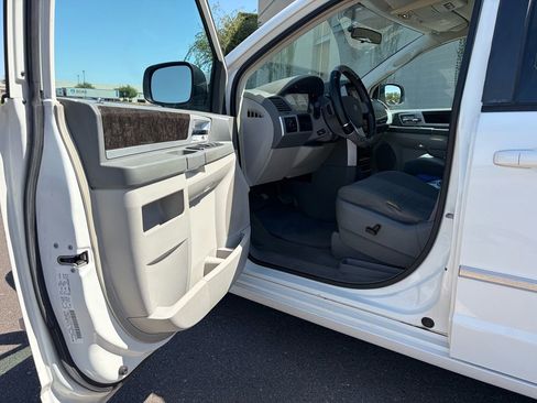 Used 2010 Dodge Grand Caravan SXT FWD image 7