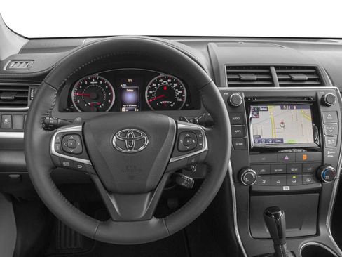 Used 2017 Toyota Camry SE FWD image 4