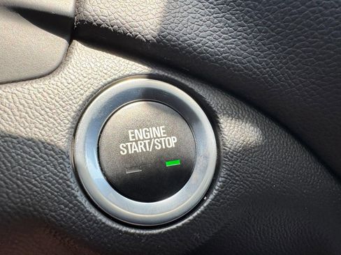Used 2020 Chevrolet Equinox LT FWD image 22