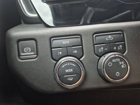 Used 2023 Chevrolet Silverado 1500 LT AWD/4WD image 25