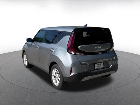 Used 2025 Kia Soul LX w/ LX Technology Package FWD image 11