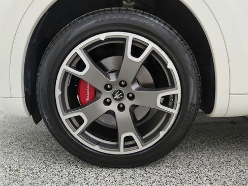 Used 2023 Maserati Levante GT AWD/4WD image 41