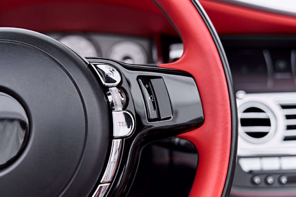 Used 2019 Rolls-Royce Dawn RWD image 55