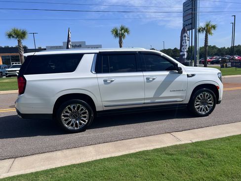 Used 2023 GMC Yukon XL Denali Ultimate AWD/4WD image 2