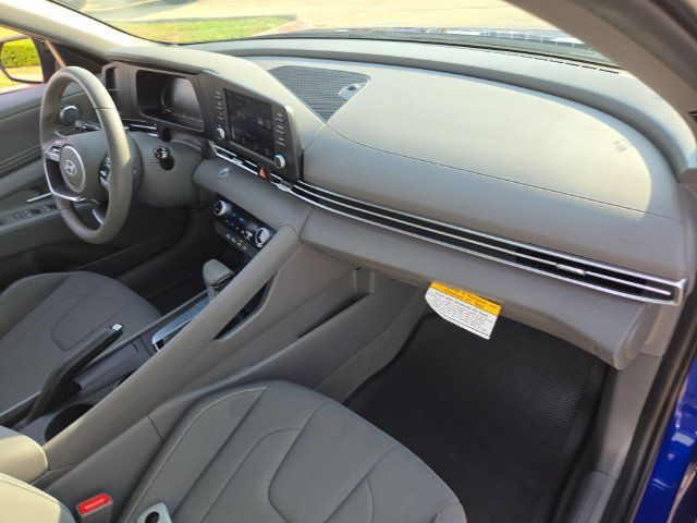Used 2025 Hyundai Elantra Sport FWD image 25