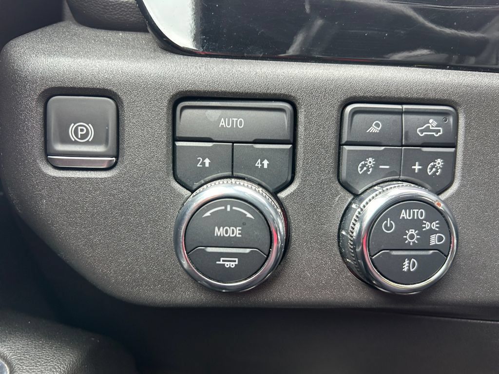 Used 2025 GMC Sierra 1500 SLT AWD/4WD image 20