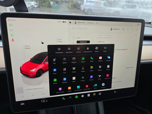 Used 2023 Tesla Model Y Long Range image 32