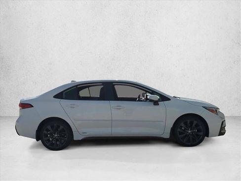 Used 2023 Toyota Corolla SE AWD/4WD image 4